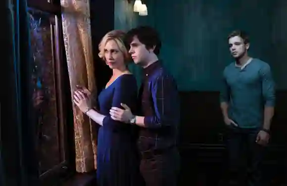 Freddie Highmore und Vera Farmiga in „Bates Motel“