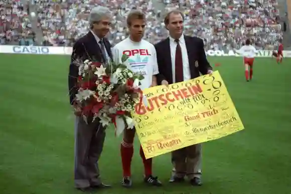 Fritz Scherer (li.), Hansi Flick (mi.) und Uli Hoeneß (r)