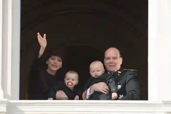 Fürstin Charlène, Fürst Albert und die Zwillinge Jacques und Gabriella