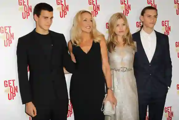 Gbriel Jagger mit seiner Mutter Jerry Hall, seiner Schwester Georgia May Jagger und deren Freund Josh McLellan