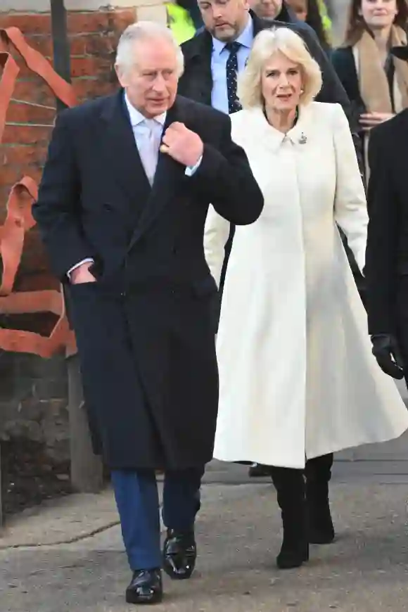 König Charles und Königin Camilla besuchen East London