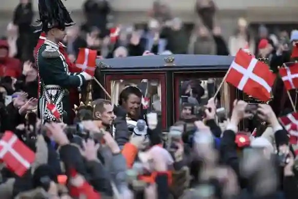 König Frederik in der Kutsche auf dem Weg zu Schloss Amalienborg