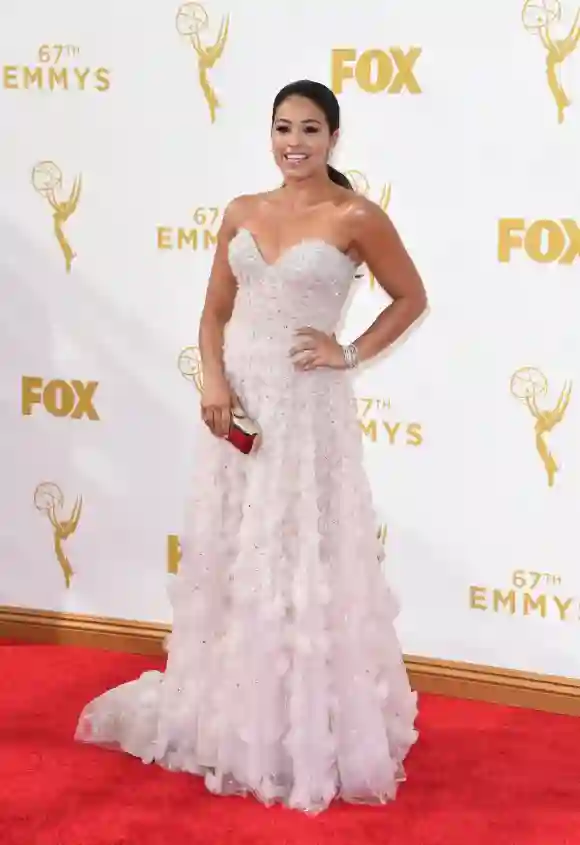 Gina Rodriguez kam in einer wunderschönen Robe zu den Emmys