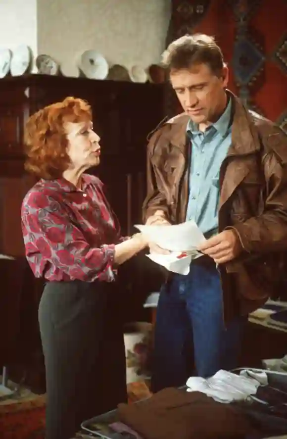 Gisela Trowe und Robert Atzorn in "Unser Lehrer Doktor Specht"