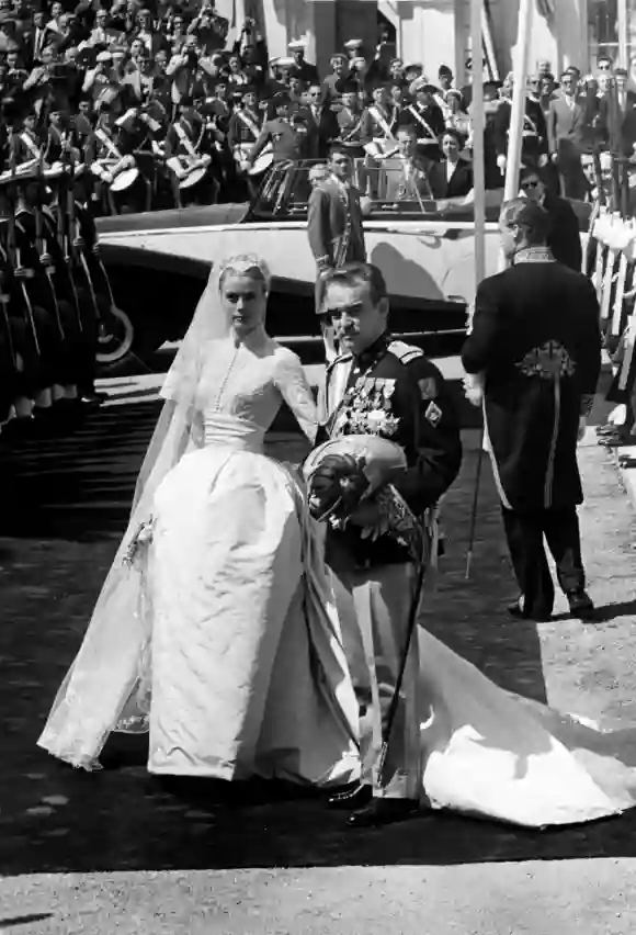 Grace Kelly und Fürst Rainer III. von Monaco auf ihrer Hochzeit