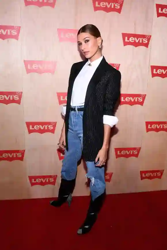 Hailey Bieber bei der Levi's Times Square Store Eröffnung