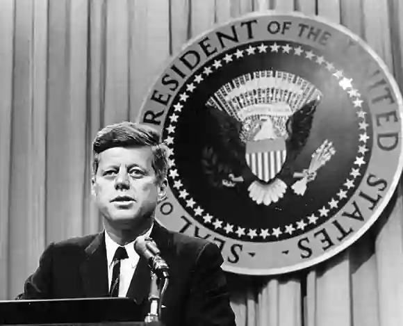 John F. Kennedy war der 35. Präsident der USA er wurde erschossen Attentäter