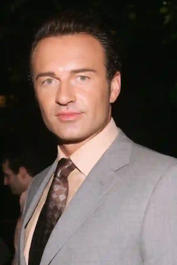 Der Schauspieler Julian McMahon bei der Premiere von "Fantastic Four" auf Liberty Island am 6. Juli 2005 in New York City