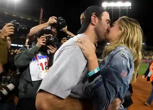 Justin Verlander Kate Upton Kuss