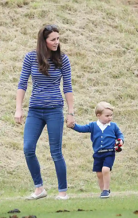 Herzogin Kate und Prinz George beim Polo-Turnier