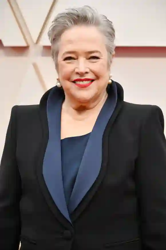 Kathy Bates besucht die 92nd Annual Academy Awards im Hollywood and Highland am 09. Februar 2020 in Hollywood, Kalifornien.