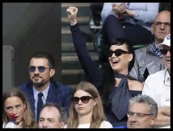 . 05/07/2023. London, Vereinigtes Königreich. Orlando Bloom und Katy Perry beobachten das Tennis auf dem Centre Court am dritten Tag des