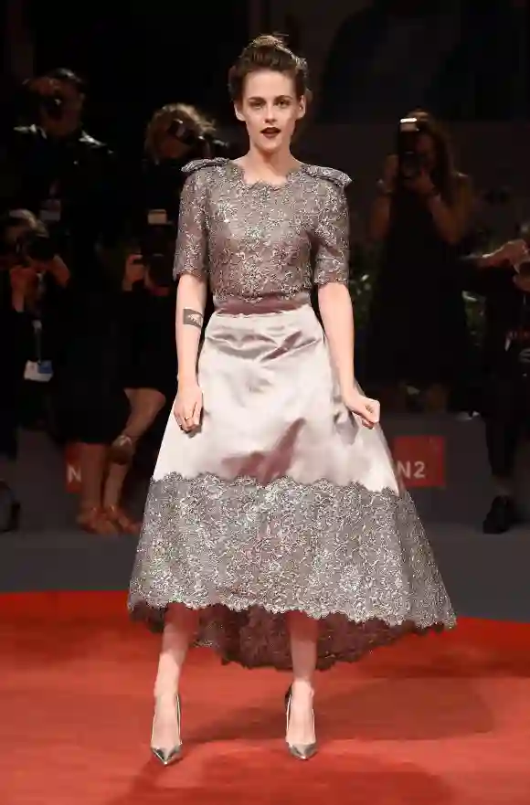 Kristen Stewart im schicken Spitzenkleid bei den Filmfestspielen in Venedig