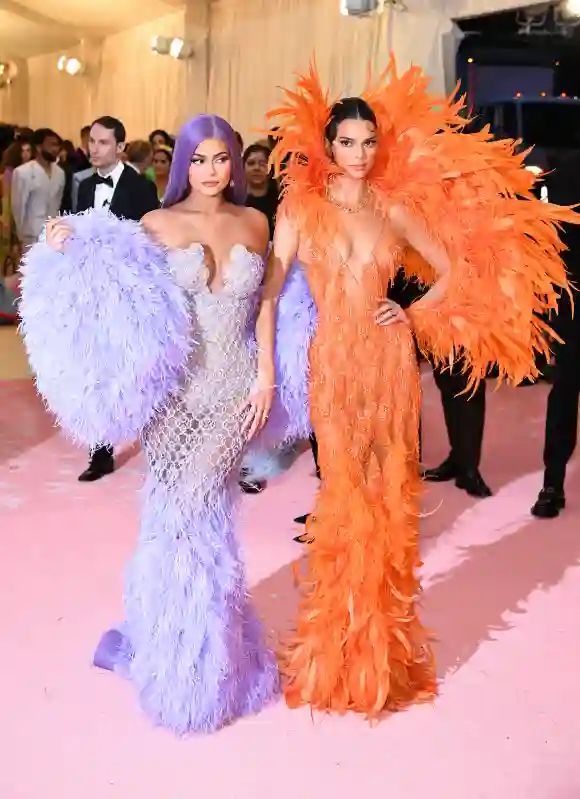 Kylie Jenner und Kendall Jenner bei der Met Gala 2019