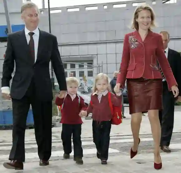 Prinz Gabriel und Prinzessin Elisabeth mit ihren Eltern Königin Mathilde und König Philippe am ersten Kindergartentag