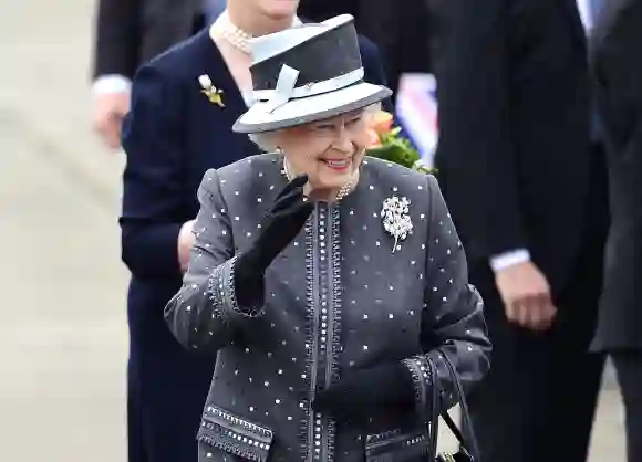 Königin Elisabeth II besuchte das Konzentrationslager in Bergen-Belsen