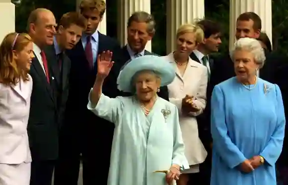Königin Elisabeth und ihre Familie feieren den 101. Geburtstag von Queen Mum