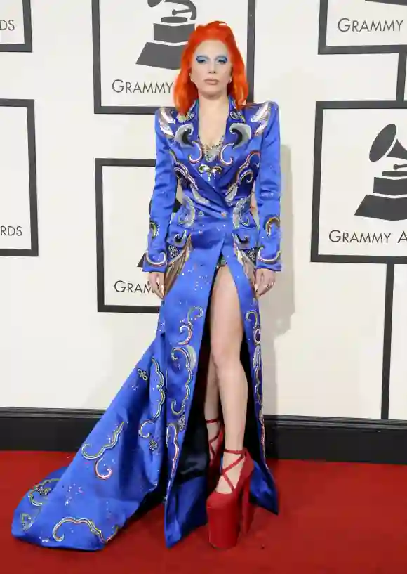 Lady Gaga bei den Grammys 2016 Look Kleid