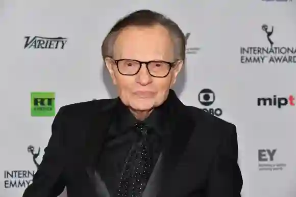 Larry King nimmt an den 45. International Emmy Awards teil