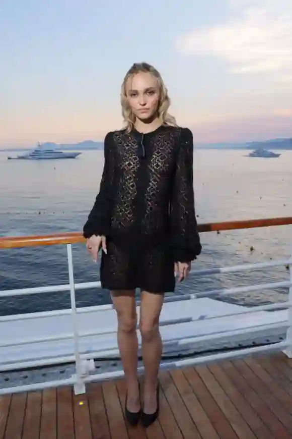 Lily-Rose Depp cannes durchsichtig freizügig sexy