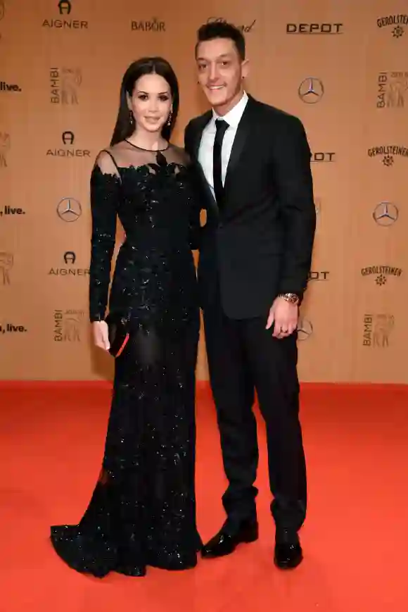 Mandy Capristo und Mesut Özil bei der Bambi Verleihung 2015