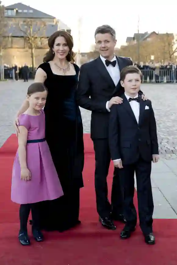 Mary und Frederik von Dänemark mit ihren Kindern Isabella und Christian