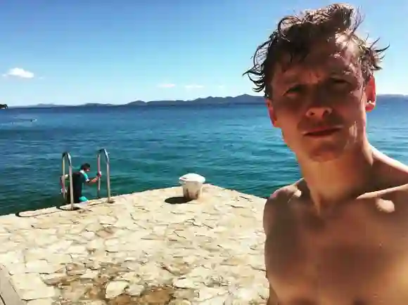 Matthias Schweighöfer sendet seinen Fans liebe Urlaubsgrüße