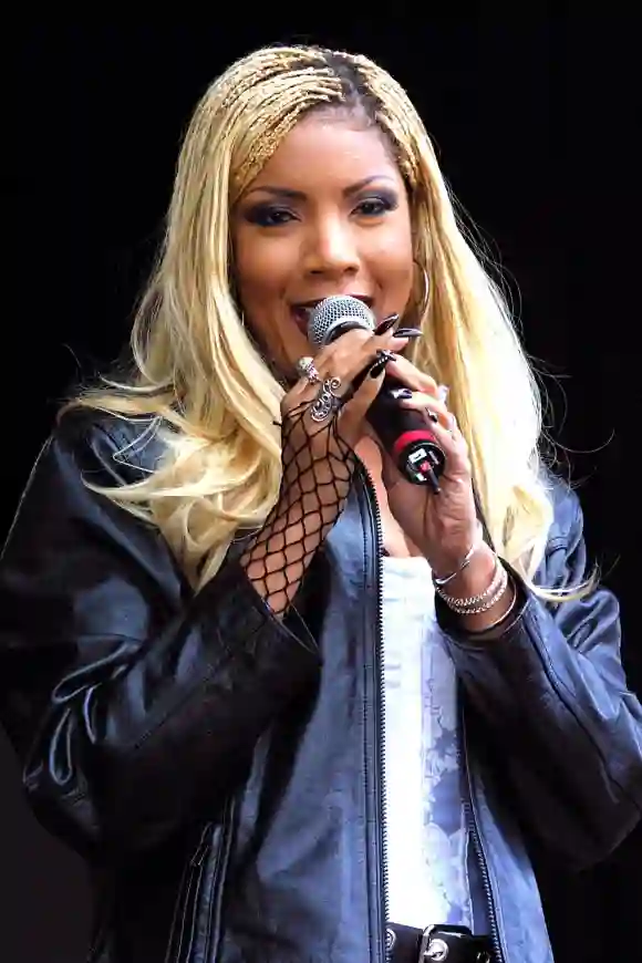 Melanie Thornton sang "Wonderful Dream"