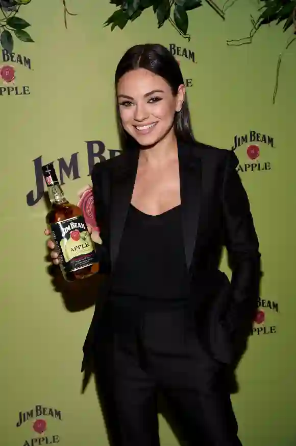 Mila Kunis mit top Figur auf der "Jim Beam"-Party