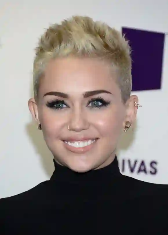 Miley Cyrus hat einige Piercings
