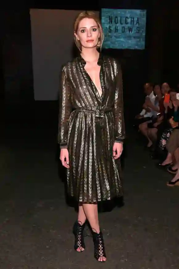 In diesem transparenten Kleid zeigte sich Mischa Barton auf der New York Fashion Week