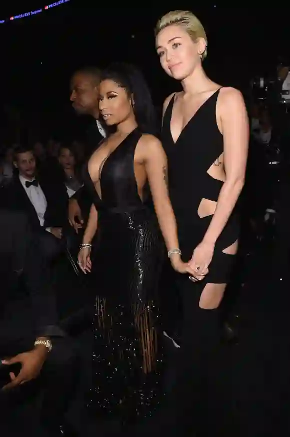 Nicki Minaj und Miley Cyrus bei den Grammy Awards 2015