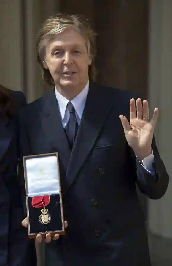 Diese Darsteller haben eine Ritterwürde vom Foto der Beatles von Königin Paul McCartney erhalten