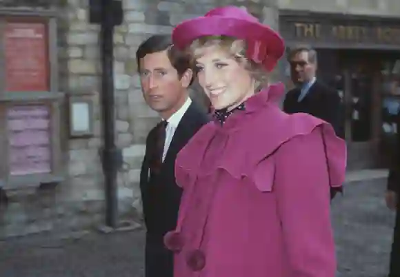 Prinz Charles und die Prinzessin von Wales (1961-1997, später Diana, Prinzessin von Wales) am 28. Februar 1982 in der Westminster Abbey, London, bei einem Gottesdienst zum hundertjährigen Bestehen des Royal College of Music (Foto: Fox Photos/Hulton Archive/Getty Images)