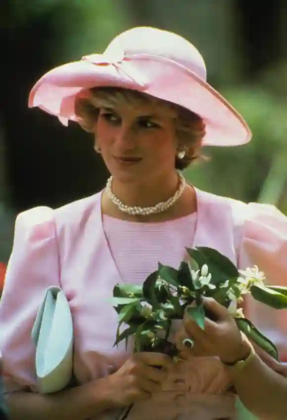 Diana, Prinzessin von Wales, und der Prinz von Wales besuchen Sizilien während ihrer Italienreise.