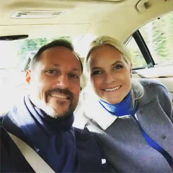 Prinz Haakon und Prinzessin Mette-Marit teilen Selfie von sich
