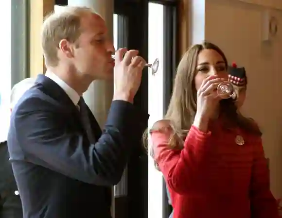Prinz William und Herzogin Kate gönnen sich einen Drink
