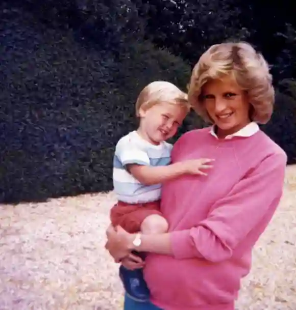 Ein privates Foto von Prinz William und der schwangeren Lady Diana