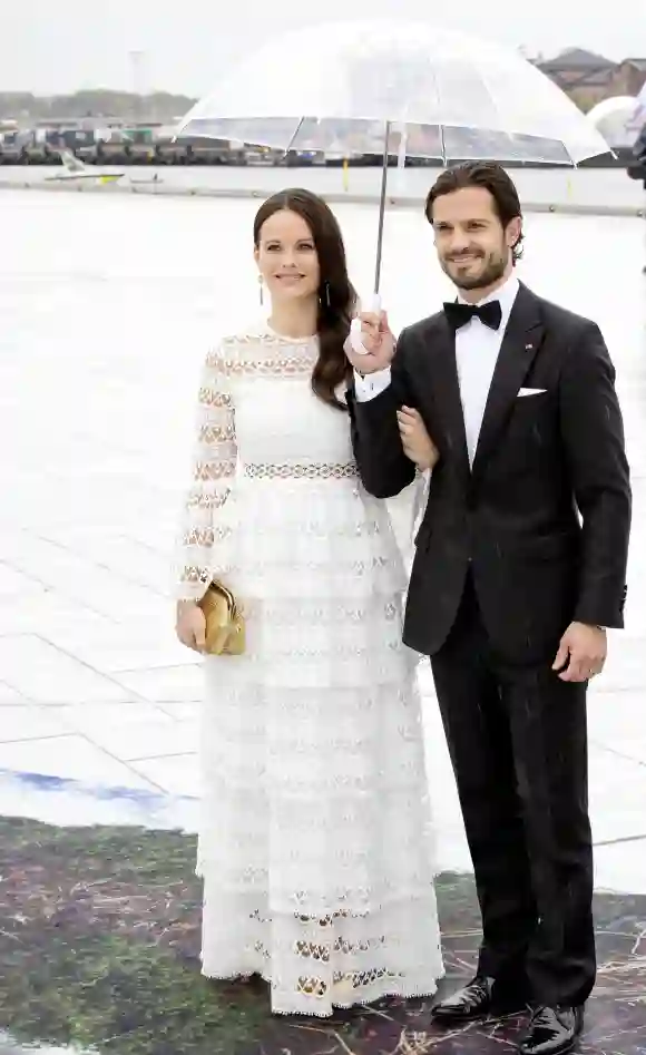 Prinz Carl Philip Prinzessin Sofia Babybauch Norwegen weißes Kleid