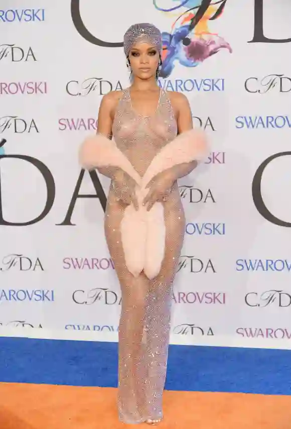 Rihanna nimmt an den CFDA Fashion Awards 2014 teil.