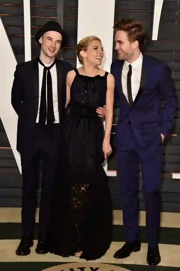 "Twilight"-Star Robert Pattinson feierte auf der Vanity Fair Oscar Party mit Sienna Miller und Tom Sturridge