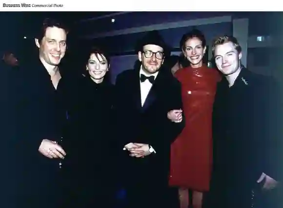 Ronan Keating steuerte den Soundtrack zum Filmklassiker „Notting Hill“ bei. Hier ist er mit Hugh Grant, Shania Twain, Elvis Costello und Julia Roberts zu sehen.