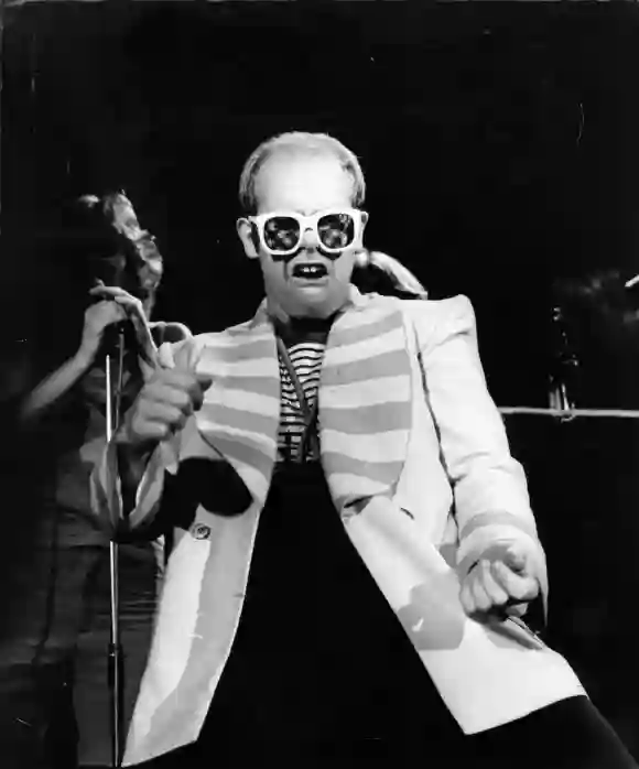 Elton John bei einem Auftritt 1976