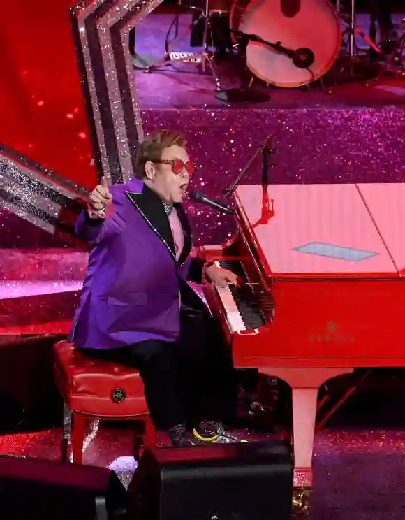 Elton John tritt bei den 92. jährlichen Oscar-Verleihungen 2020 auf