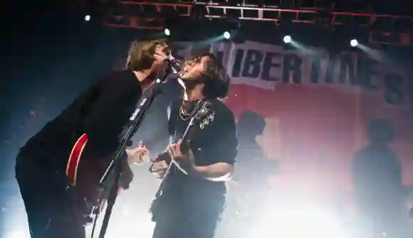 Pete Doherty und Carl Barat von The Libertines treten live im The Forum auf