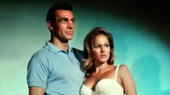 James Bond sean connery ursula andress