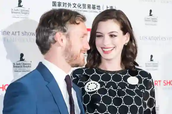 Anne Hathaway und Adam Shulman