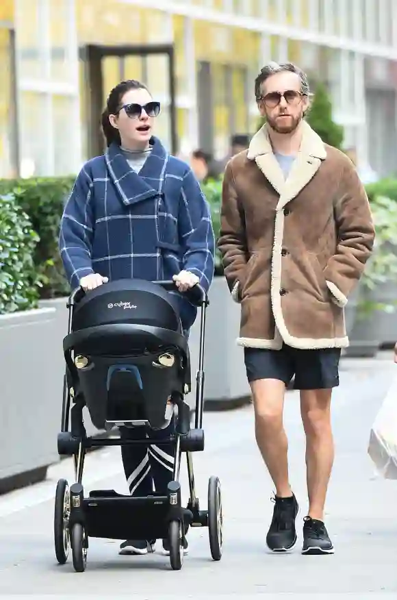 Anne Hathaway und Adam Shulman