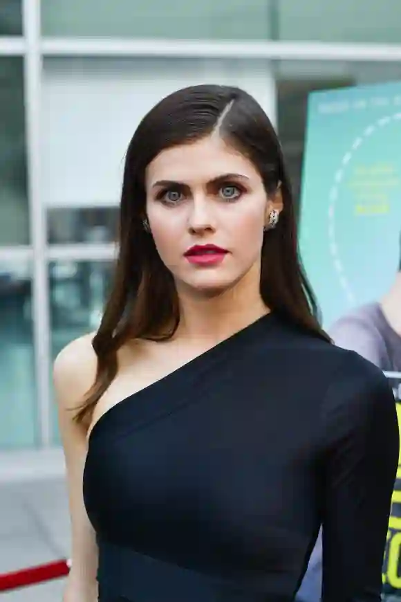 Alexandra Daddario schauspielerin heiß