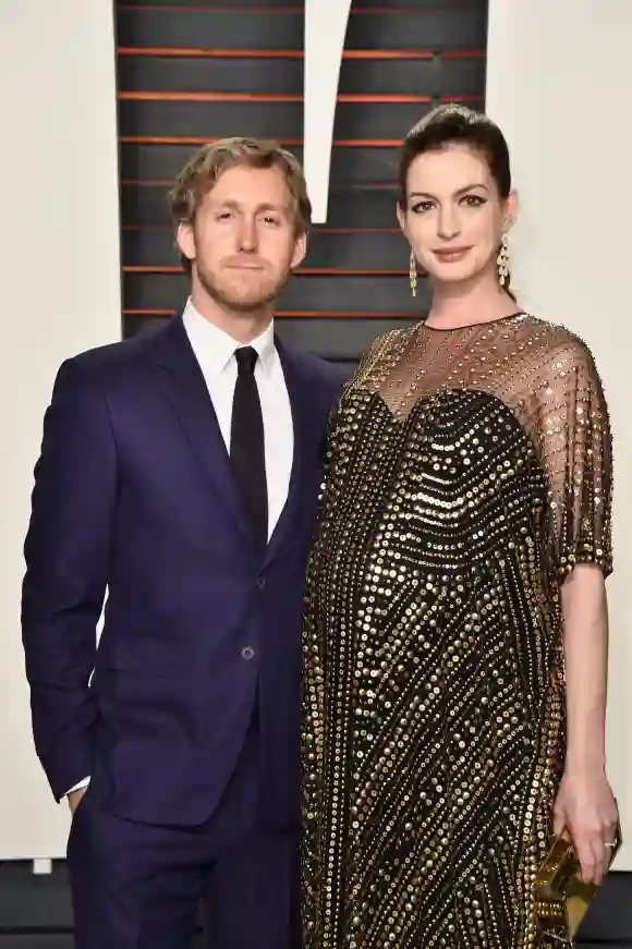 Anne Hathaway und Adam Schulman